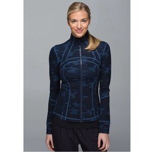 LULULEMON CAMO DEFINE JACKET sz 8
Heathered Texture LOTUS BLUE/OIL SLICK